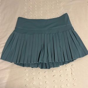 Turquoise blue gold hinge tennis skirt - size large